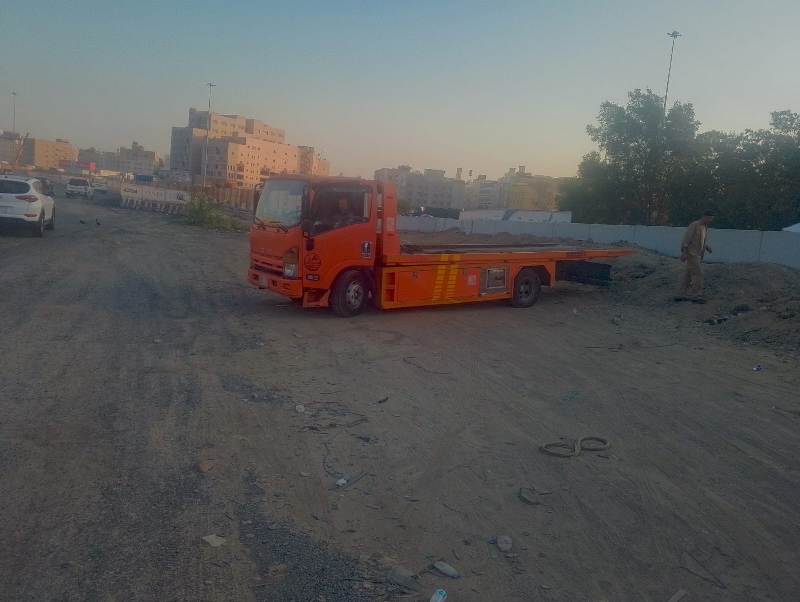 نقل سيارة بعد حادث في جدة